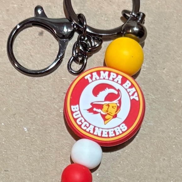 Silicone Bead Keychain - Tampa Bay Buccaneers - Picture 2 of 2